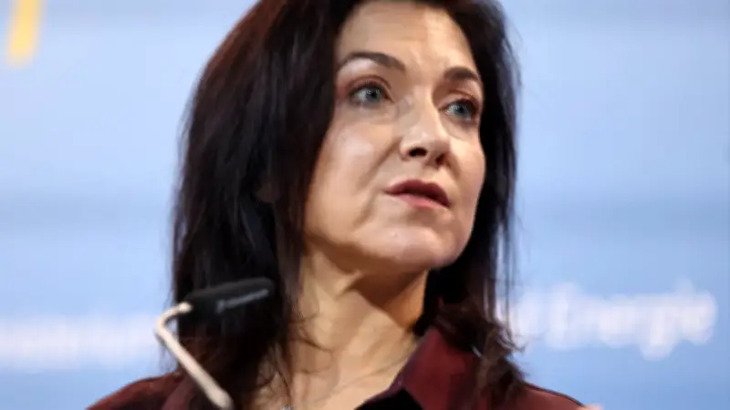 Reiche attackiert US-Pläne: Sanktionslockerungen für Iran-Öl gefährden Werte