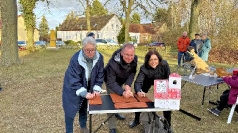 Rettung der romanischen Dorfkirche Österitz: Gemeinschaftsprojekt bewahrt 900-jähriges Bauwerk