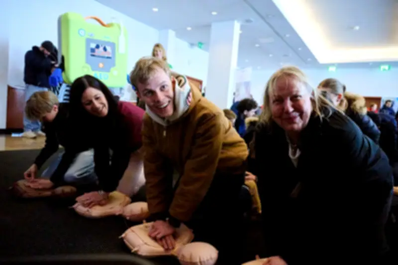 Rettungstag an Berliner Schule: Schüler lernen lebensrettende Maßnahmen im Notfall