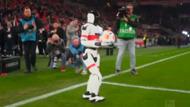 Roboter-Auftritt bei Bundesliga-Topspiel: Fans in Stuttgart und Leipzig staunen