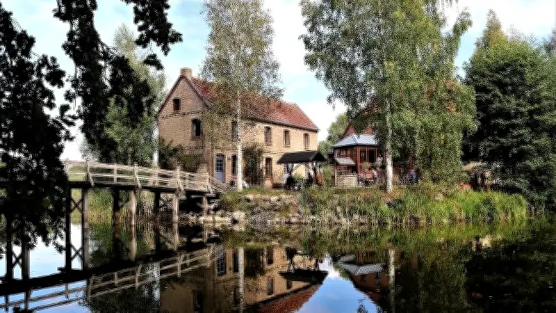 Romantische Wasserburg Liepen: Historisches Juwel in Mecklenburg-Vorpommern