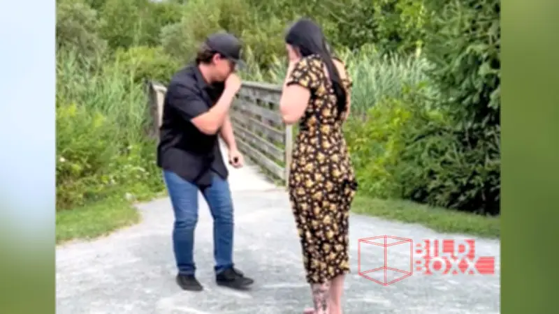 Romantischer Heiratsantrag im Park endet mit Brechreiz - Video geht viral