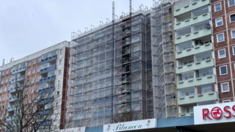 Rostock: Nach Explosion im Sonnenblumenhaus schreitet die Sanierung voran