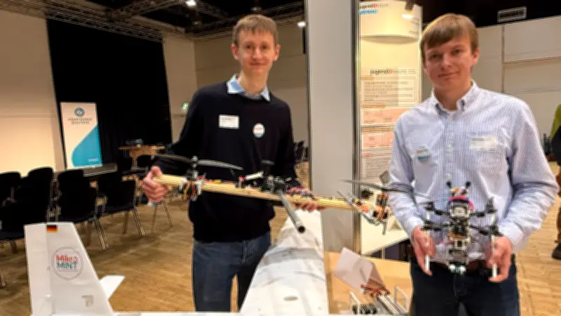 Rostocker Schüler revolutionieren Landversorgung mit senkrecht startendem Lieferflieger