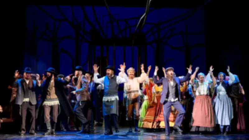 Rostocker Volkstheater: Chefdramaturg wird zum Fiedler in Musical-Klassiker 'Anatevka'