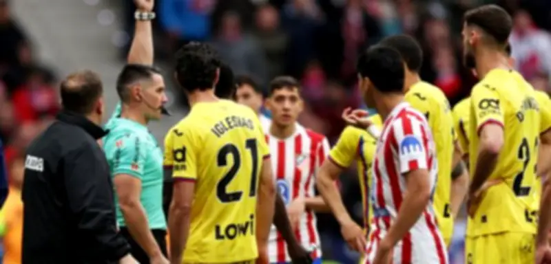 Roter Platzverweis in Spanien: Getafes Abqar greift Sørloth in den Genitalbereich