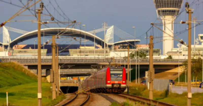 S-Bahn-Sperrung zum Münchner Flughafen: Ersatzbusse und Umleitungen für Reisende