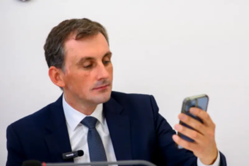 Sachsen-Anhalt: Bildungsminister Riedel wehrt sich gegen AfD-Kritik an seinen TikTok-Videos