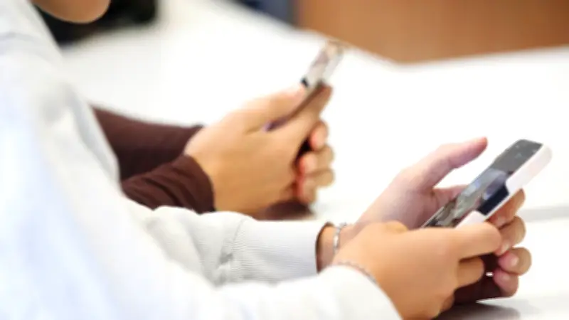 Sachsen verschärft Handy-Verbot: Smartphones bis zur 8. Klasse tabu