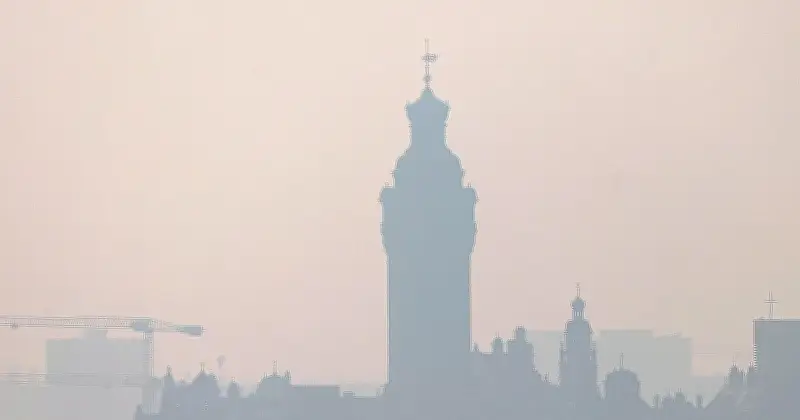 Saharastaub-Alarm: Effektive Reinigungstipps für Wohnung und Balkon