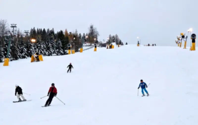 Saisonende im Erzgebirge: Skigebiete ziehen positive Bilanz nach schneereichem Winter