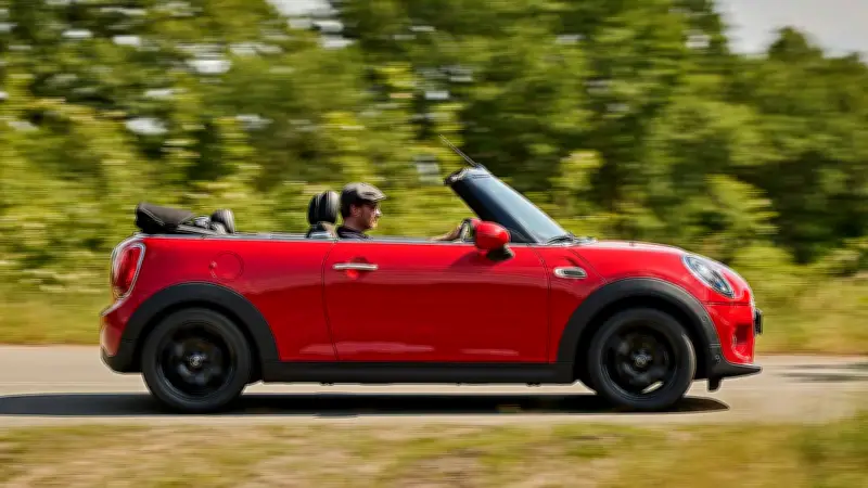 Saisonkennzeichen: So sparen Cabrio, Motorrad und Wohnmobil Besitzer Geld