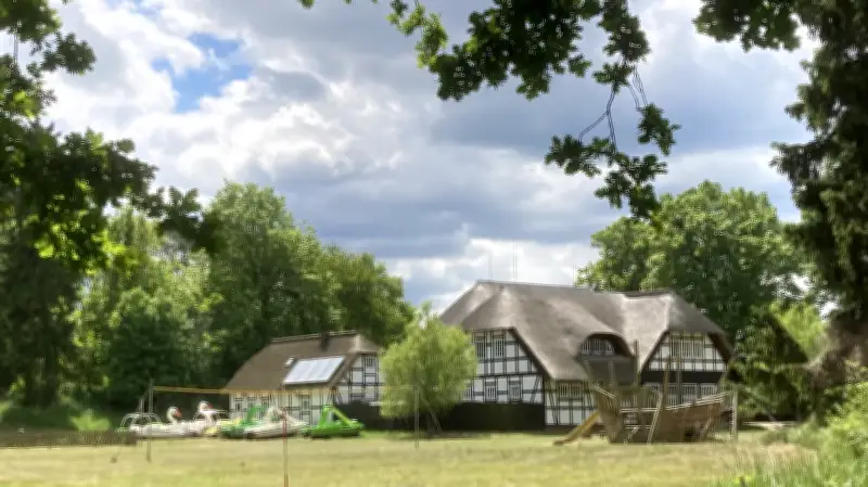 Saisonstart auf Teterows Burgwallinsel ungewiss: Wendenkrug bleibt vorerst geschlossen