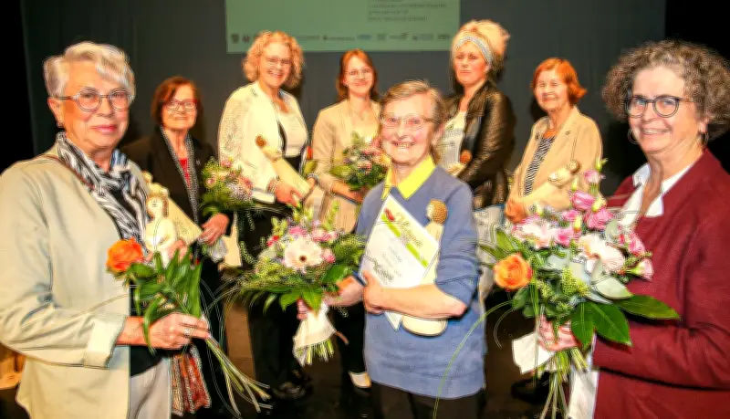 Salzlandfrauen geehrt: Sieben Frauen und eine Lebenswerk-Preisträgerin im Bernburger Theater