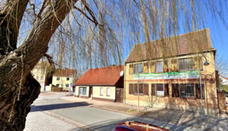 Sandersdorf-Brehna: Stadtrat plant Neugestaltung der Ortsmitte mit Fokus auf Parkplatzproblem