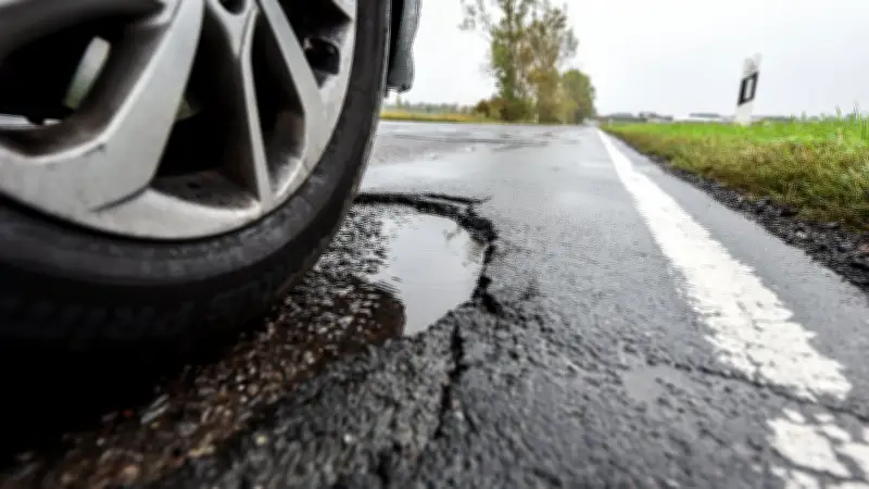Sanierung der L 177 bei Langeneichstädt startet im April: Verbreiterung und Umleitung geplant