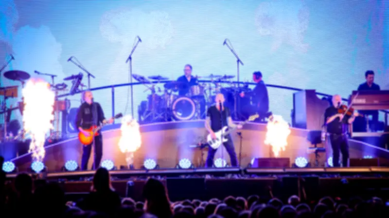 Santiano begeistern 4500 Fans in Schwerin mit Feuer, Musik und politischen Botschaften