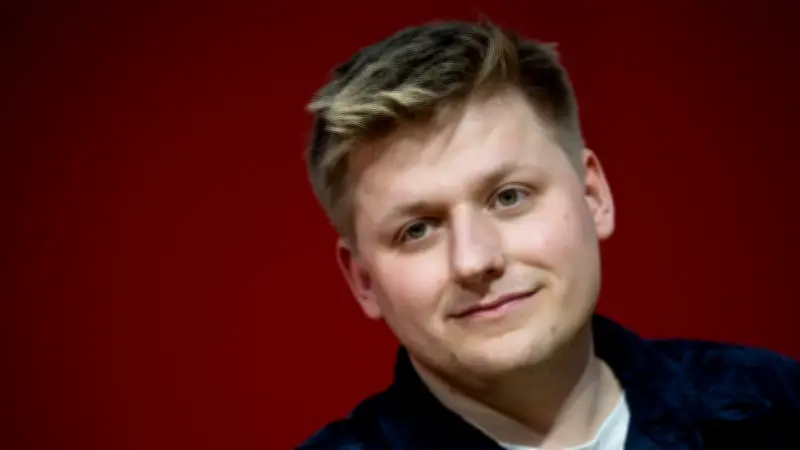 Satiriker El Hotzo löst Debatte aus: Dubai-Influencer sollen nach Halle umziehen