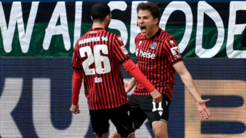 Schalke-Held Pichler schlägt Derby-Alarm für Hannover 96: Klare Worte vor dem Nordduell