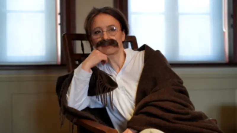 Schauspielerin feiert Premiere mit Nietzsche-Solo im Stadtmuseum Halle