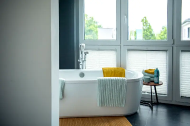 Scheidung abgelehnt: Gemeinsam genutztes Bad verhindert Trennungsjahr im 380-m²-Haus