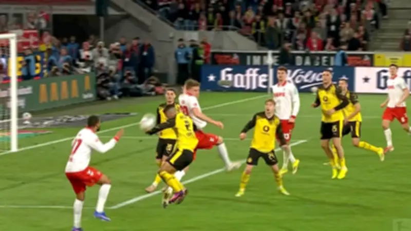 Schiedsrichter-Entscheidung sorgt für Aufregung: Dortmund-Dusel schockiert Podcaster