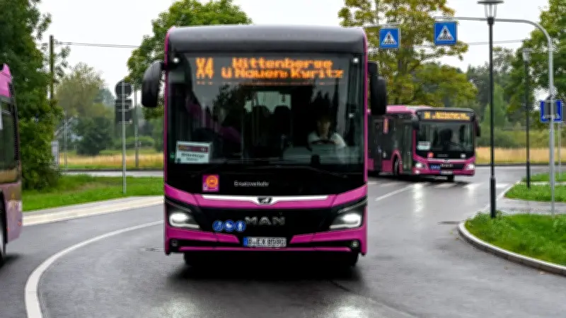 Schüler klagen über marode Ersatzbusse: Bahn droht Ecovista mit Vertragskündigung