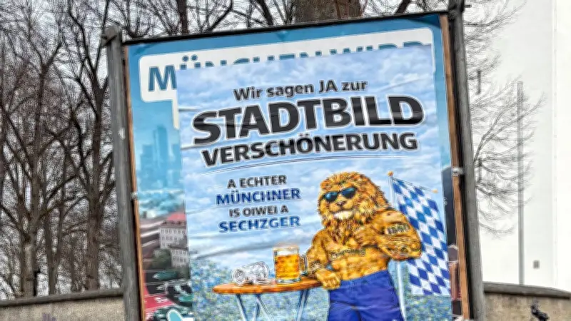 Schmäh-Plakate gegen FC Bayern: 1860-Fans überkleben Wahlplakate in München