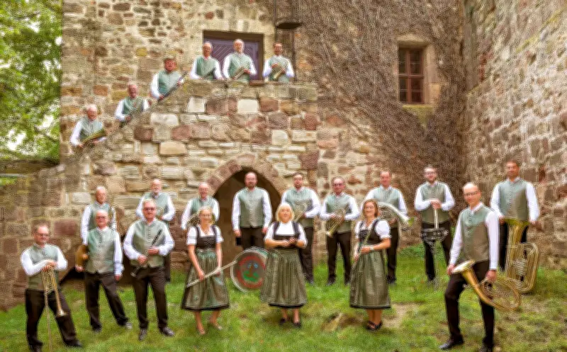 Schönburger Blasmusikanten feiern 55-jähriges Jubiläum mit Festival und Europameistern