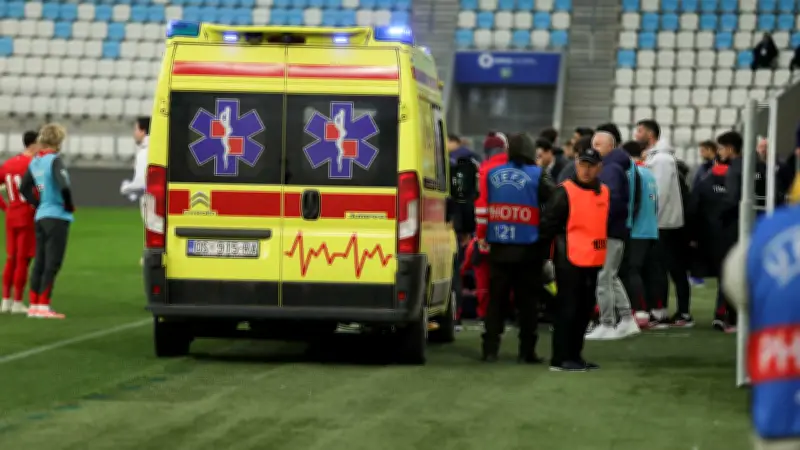 Schock bei U21-Qualifikation: Türkischer Trainer bricht an Seitenlinie zusammen