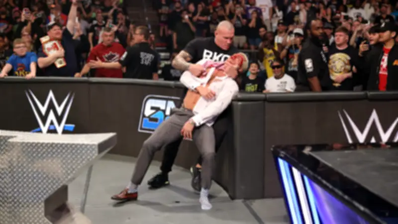 Schockierender Verrat bei WWE SmackDown: Randy Orton attackiert Cody Rhodes blutig
