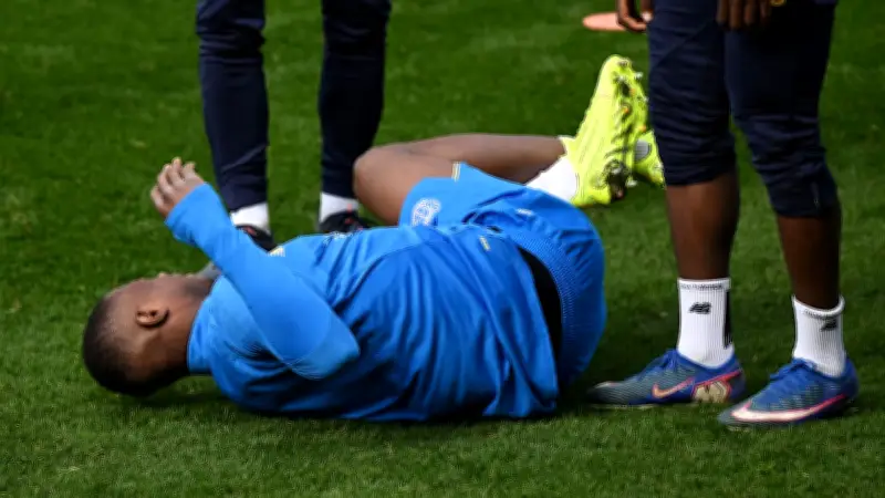 Schreckmoment im Leverkusener Training: Kofane nach Tritt verletzt, aber weiter im Plan