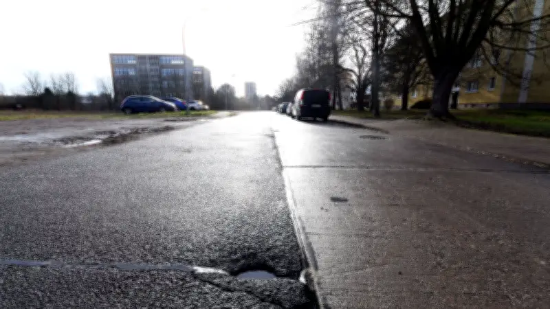 Sächsische Grundstücksauktionen AG: DDR-Wohnblock in Gölzau bleibt unverkauft