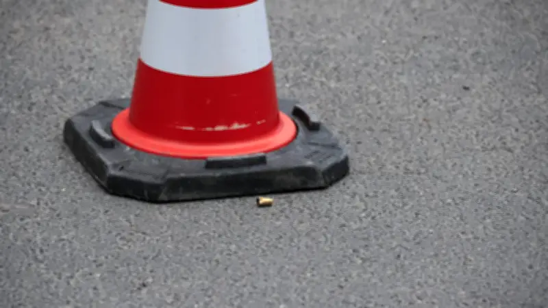 Schüsse in Berlin: 23-Jähriger nach Streit vor Massagesalon angeschossen - Täter flüchtet