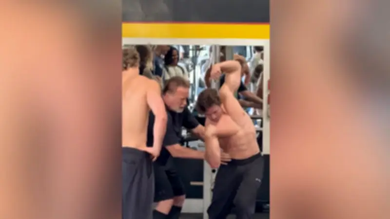 Schwarzenegger coacht Sohn Joseph: Bodybuilding-Legende gibt Tipps für perfekte Posen