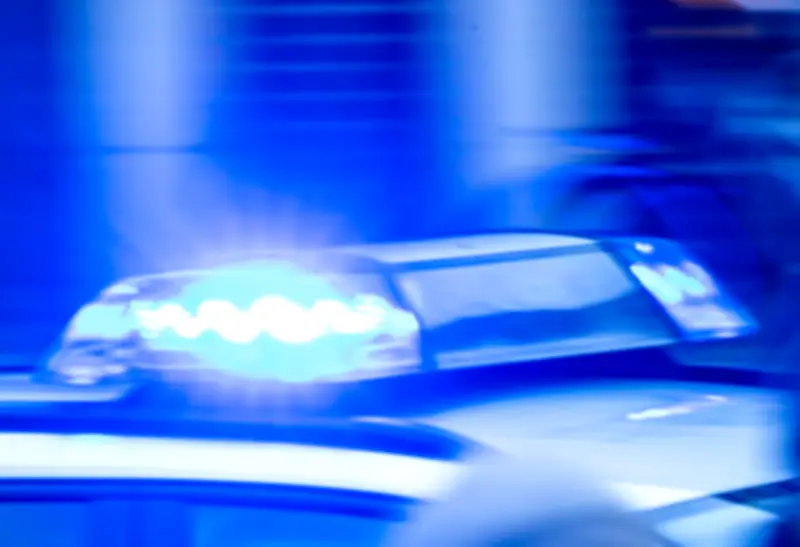 Schwere Schlägerei in Gaststätte: Vier Polizisten verletzt, Bundesstraße gesperrt