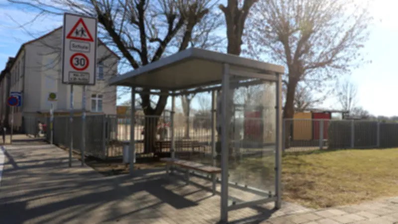 Schwerer Moped-Unfall in Demmin: Jugendliche verletzt – Polizei sucht Zeugen nach Fahrerflucht