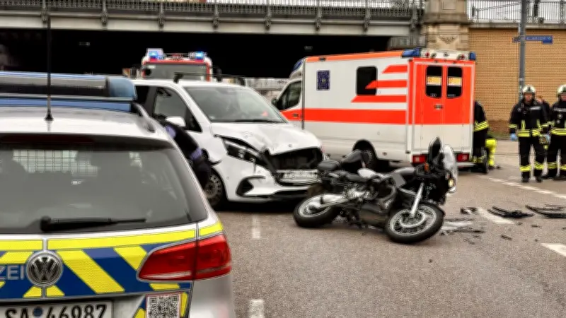 Schwerer Motorradunfall am Halleschen Hauptbahnhof: Delitzscher Straße gesperrt