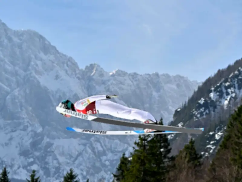 Schwerer Sturz beim Skifliegen in Planica: Slowenischer Springer Nik Heberle verunglückt