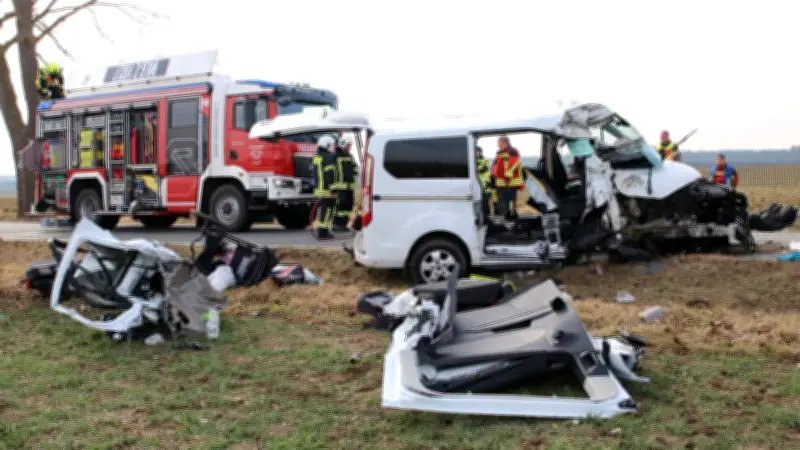 Schwerer Transporter-Unfall auf L26: Kind unverletzt, Frau schwer verletzt