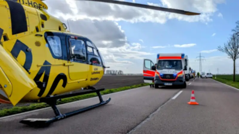 Schwerer Unfall auf B185 bei Zehringen: Rettungswagen kollidiert nach Überholmanöver