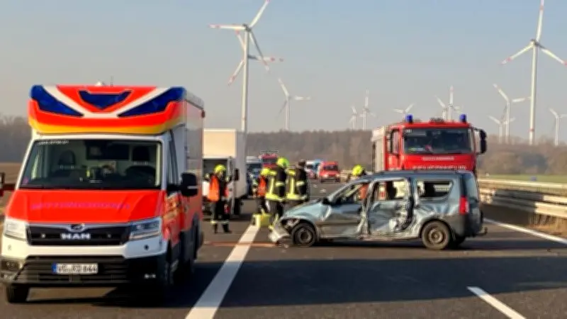 Schwerer Unfall auf der A20 bei Jarmen: Zwei Verletzte und Vollsperrung