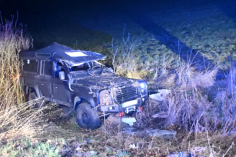 Schwerer Unfall bei Langenapel: Fahrer mit 2,1 Promille überschlägt sich im Land Rover