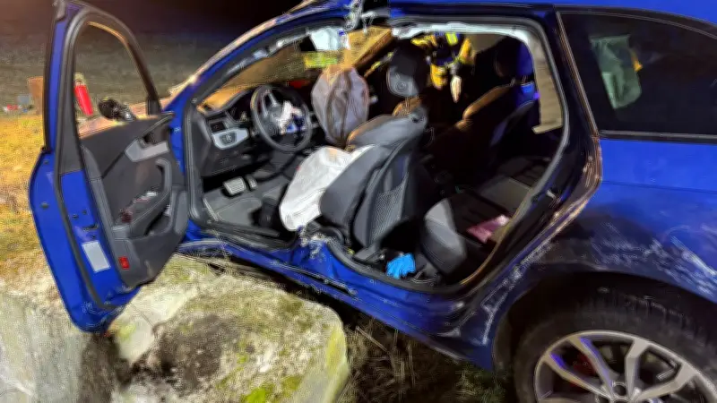 Schwerer Unfall bei Sangerhausen: Feuerwehr rettet Fahrerin nach Aufprall gegen Brückenmauer