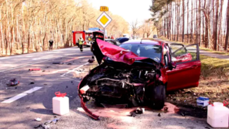 Schwerer Vorfahrtsunfall bei Malliß: Rentnerin übersieht Auto - Drei Schwerverletzte