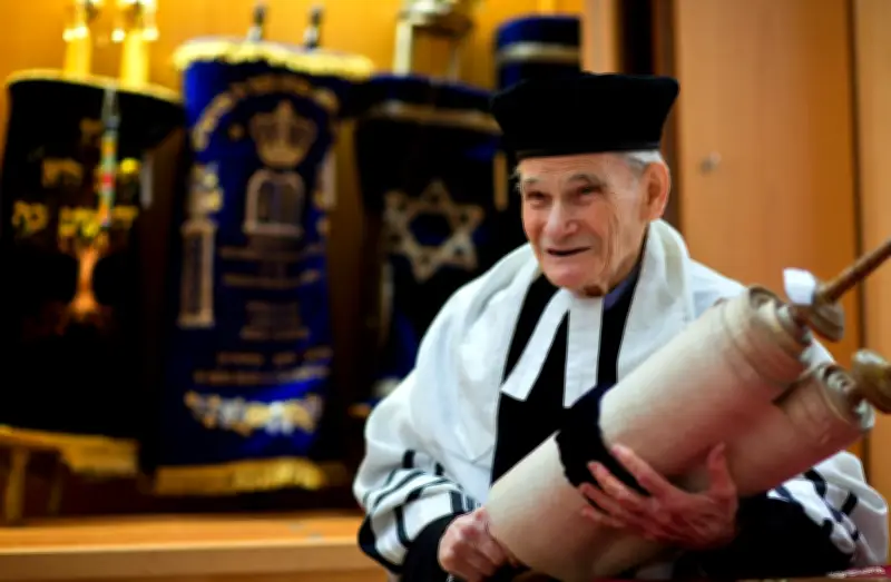 Schwerin errichtet Bronze-Denkmal für früheren Landesrabbiner William Wolff