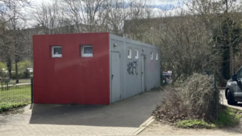 Schwerin führt 50-Cent-Gebühr für fünf öffentliche Toiletten ein