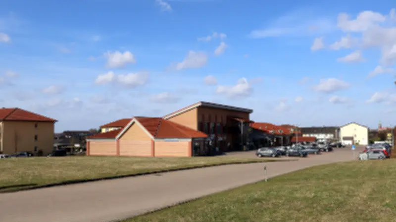 Schwerin setzt Bau-Turbo für Wohnungsbau ein: Neue Flächen und kontroverse Debatten