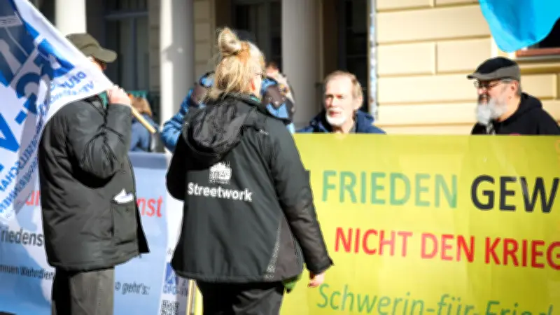 Schweriner Friedensbündnis weist Störungsvorwürfe bei Schülerdemo gegen Wehrdienst zurück