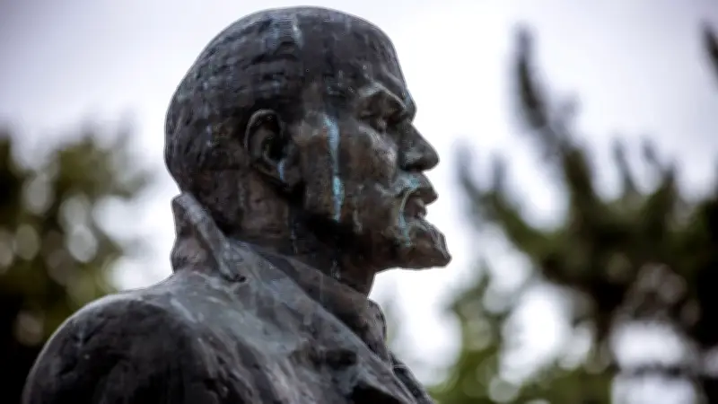 Schweriner Lenin-Statue: Debatte um Denkmalschutz und historische Bewertung